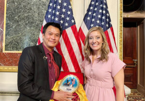 Presidential Pearl Gift for Donald Trump presented by Vietnamese artisan Ho Thanh Tuan