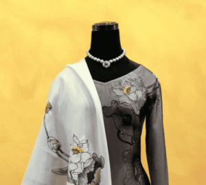 Exclusive pearl gift set by Hoang Gia Pearl paired with a traditional Vietnamese ao dai, created as a refined cultural gift for the First Lady.